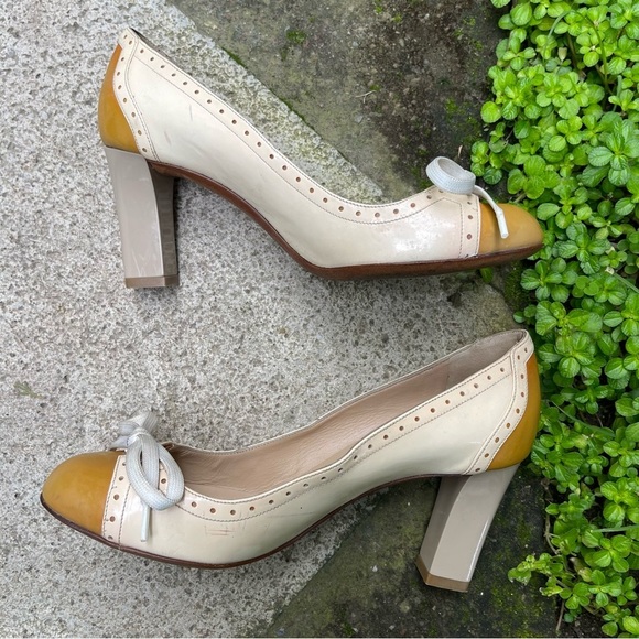 Vintage Dolce & Gabbana Women's Patent Leather Round Toe Pumps Size 37 - Picture 5 of 9